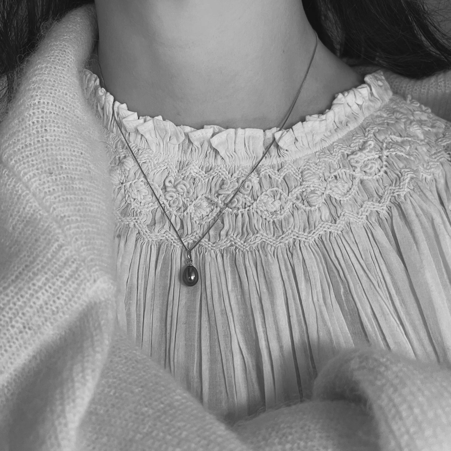 Dije de perla de Tahití de 14 quilates