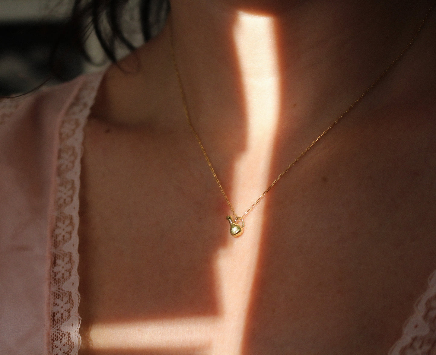 Pequeño vaso de aguamarina de 18 quilates