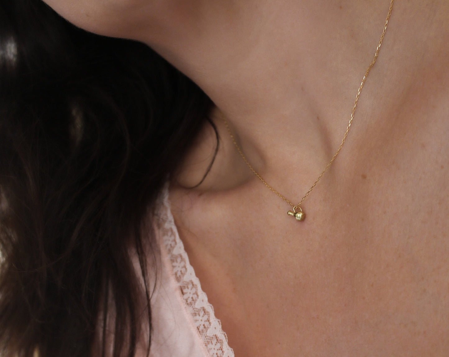 Pequeño vaso de aguamarina de 18 quilates