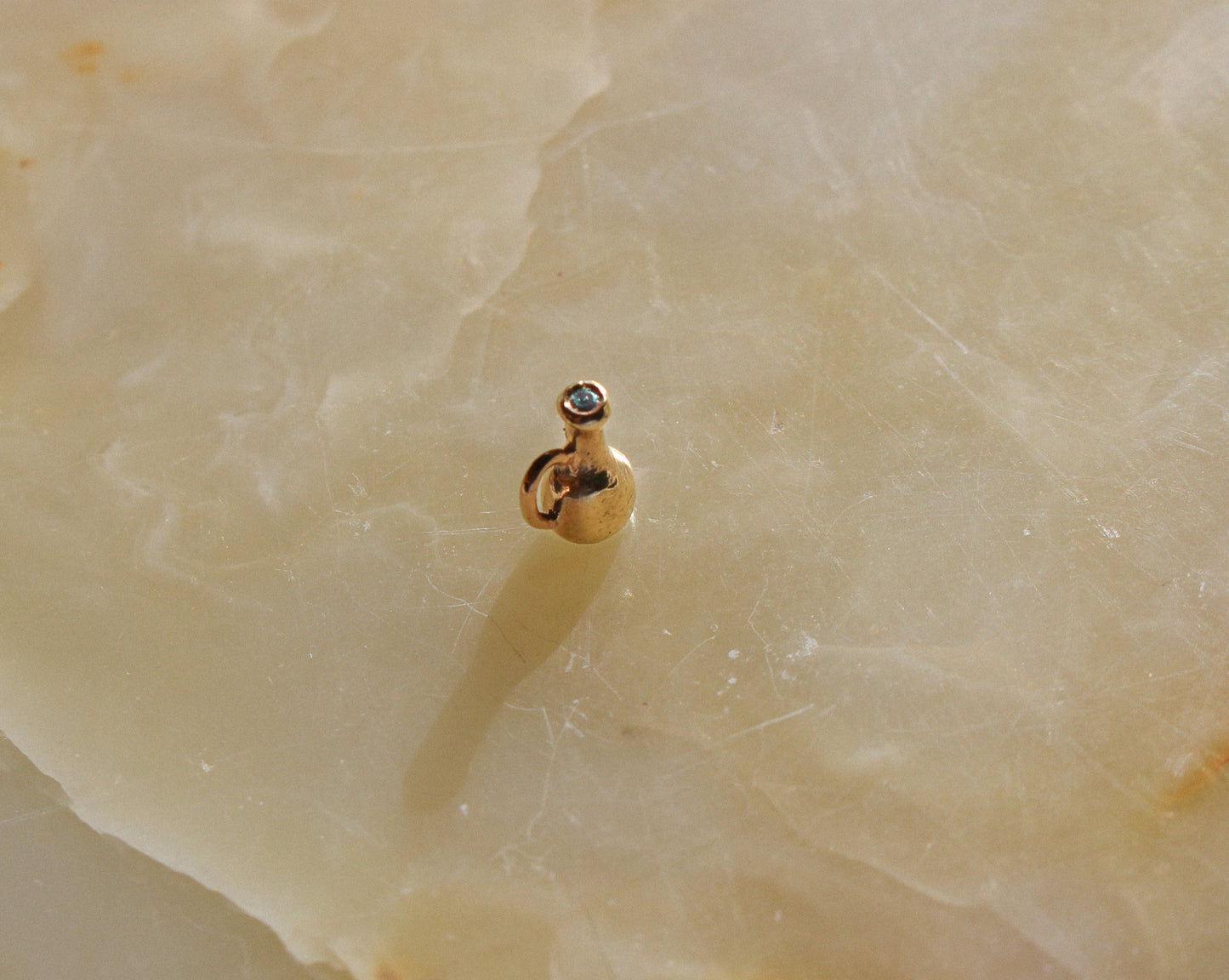 Pequeño vaso de aguamarina de 18 quilates